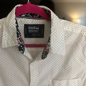 Monument men’s white button down casual shirt with navy blue polka dots,size m